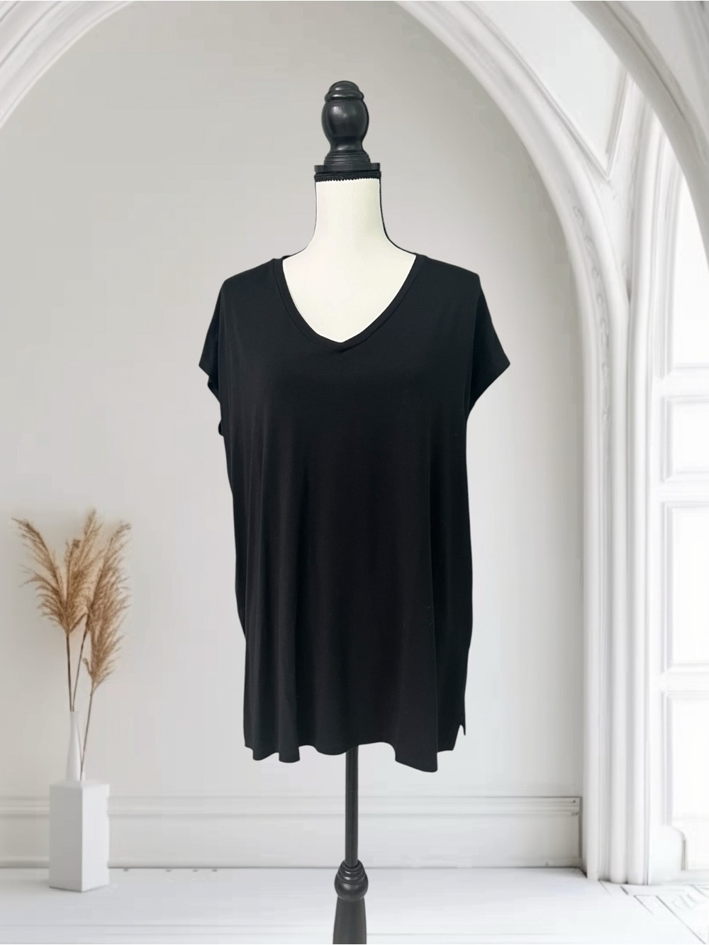 Eileen Fisher Black V-Neck Short Sleeve Tunic

Original Price $99.00